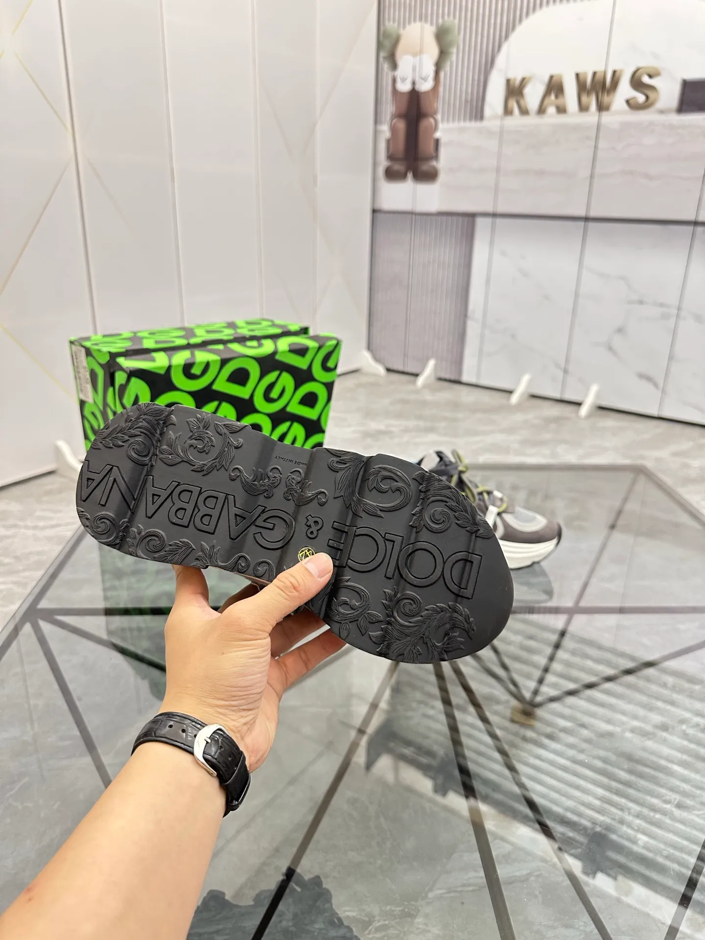 Men's shoes: 💰P520¥ Product trademark: DG "Dolce & Gabbana*" low-top casual shoes Regular size: 35-45 (can be customized to 46.) Product materials: Upper imported cowhide stitched with original fabric, breathable lining, original outsole. Number: 803